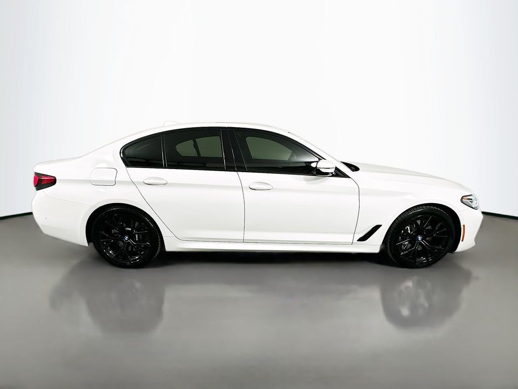 Used 2022 Alpine White BMW 540i xDrive image 4