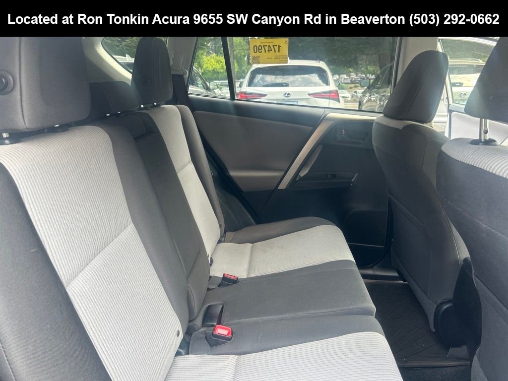 Used 2014 Classic Silver Metallic Toyota LE image 14