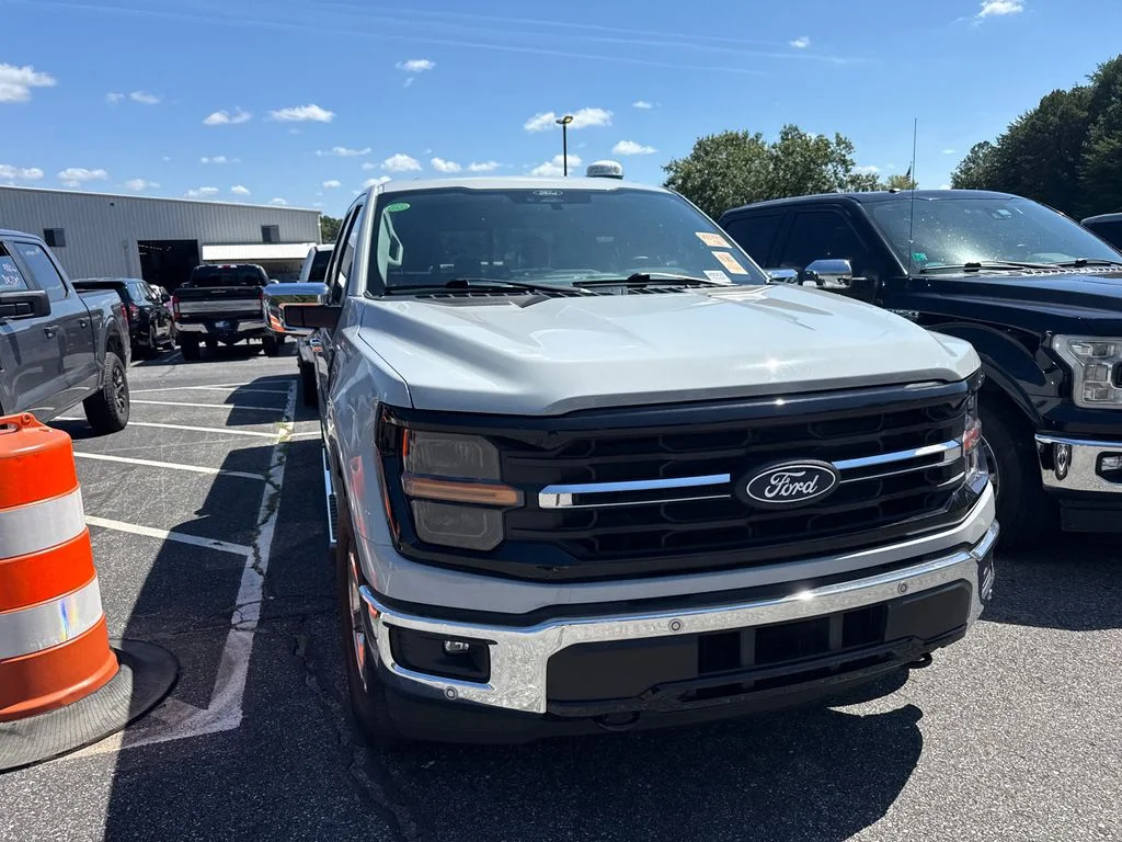 Used 2024 White Ford XLT image 3