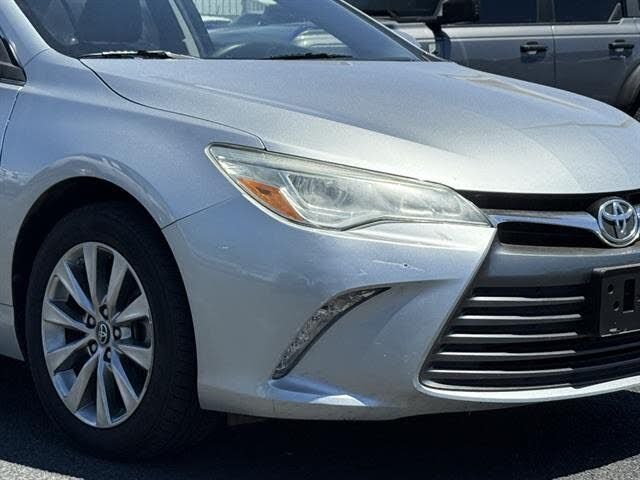 Used 2017 Silver Toyota XLE image 2