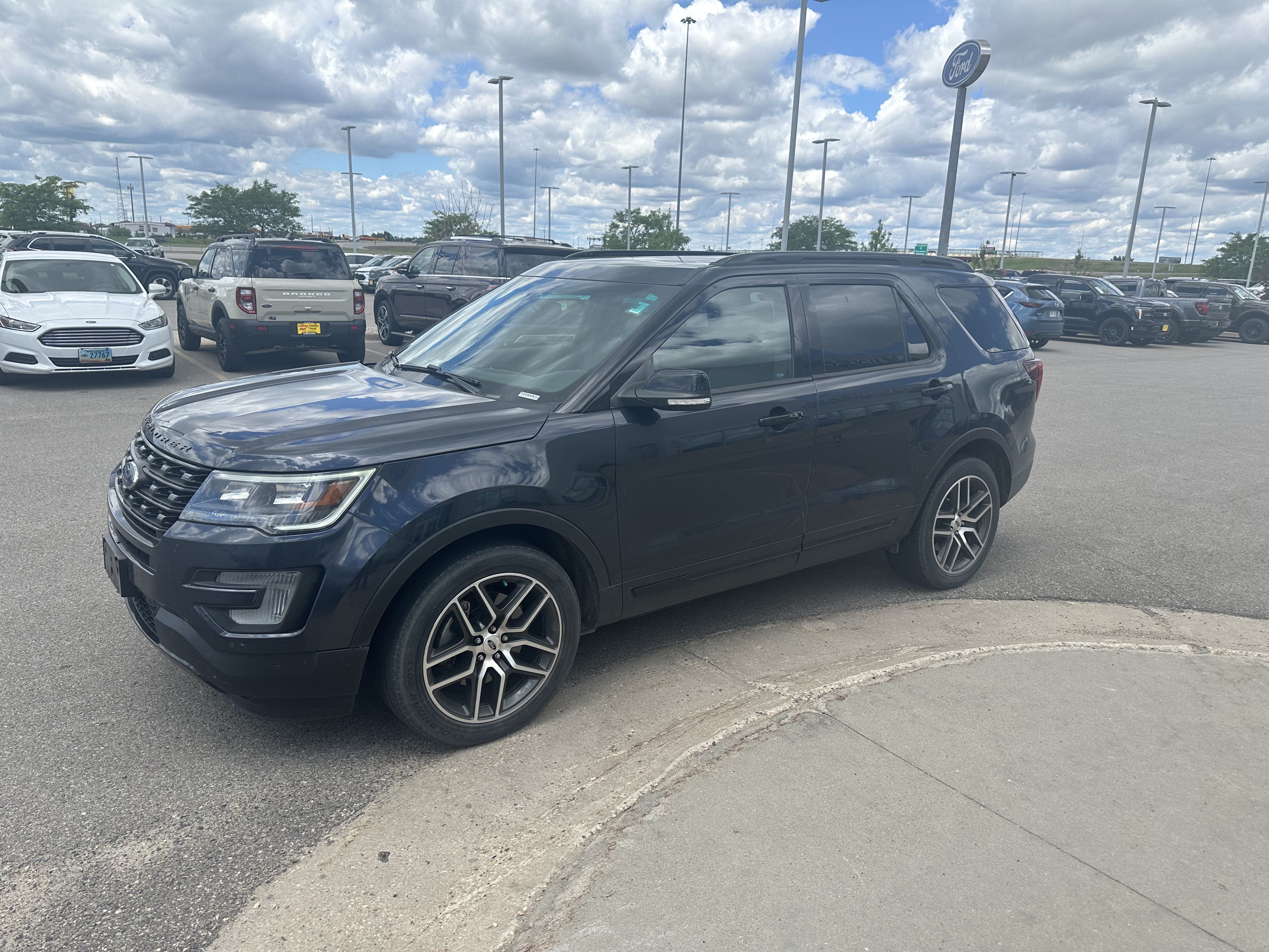 Used 2017 Smoked Quartz Metallic Tinted Clearcoat Ford Sport image 2