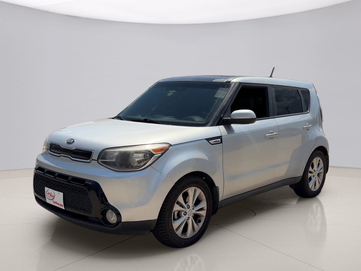 Used 2015 Silver Kia + image 1