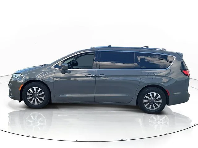 Used 2021 White Chrysler Touring L image 4