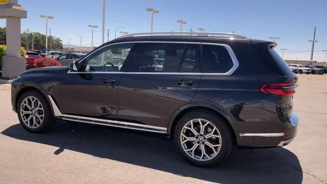 Used 2026 Black BMW xDrive40i image 7