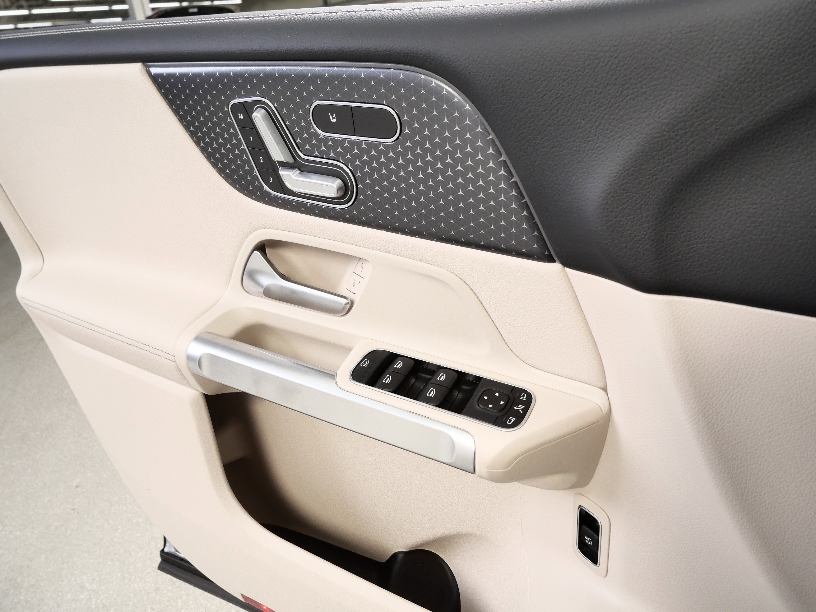 New 2026 Cirrus Silver Metallic Mercedes-Benz GLB 250 image 13