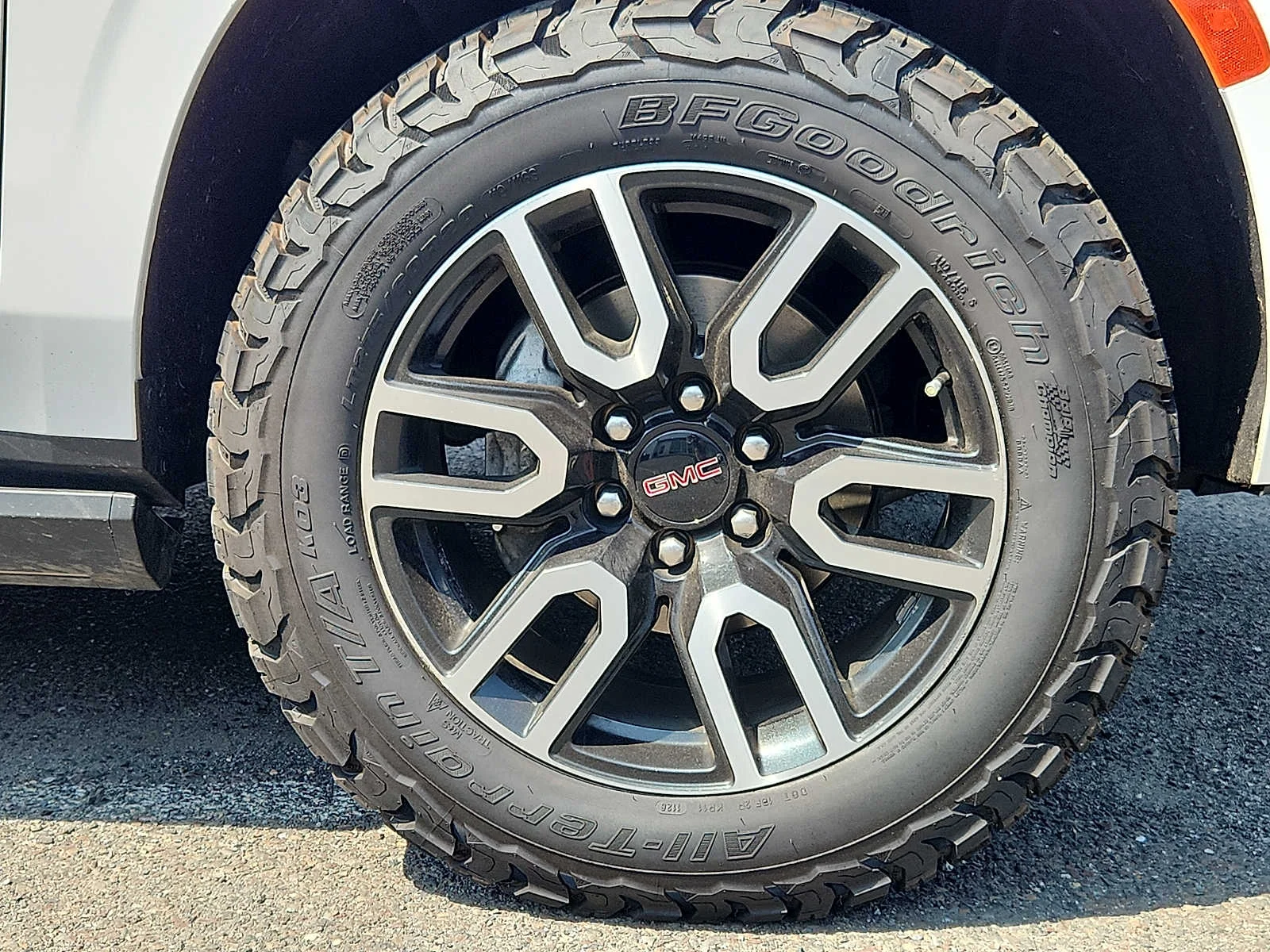 Used 2023 Summit White GMC AT4 image 8