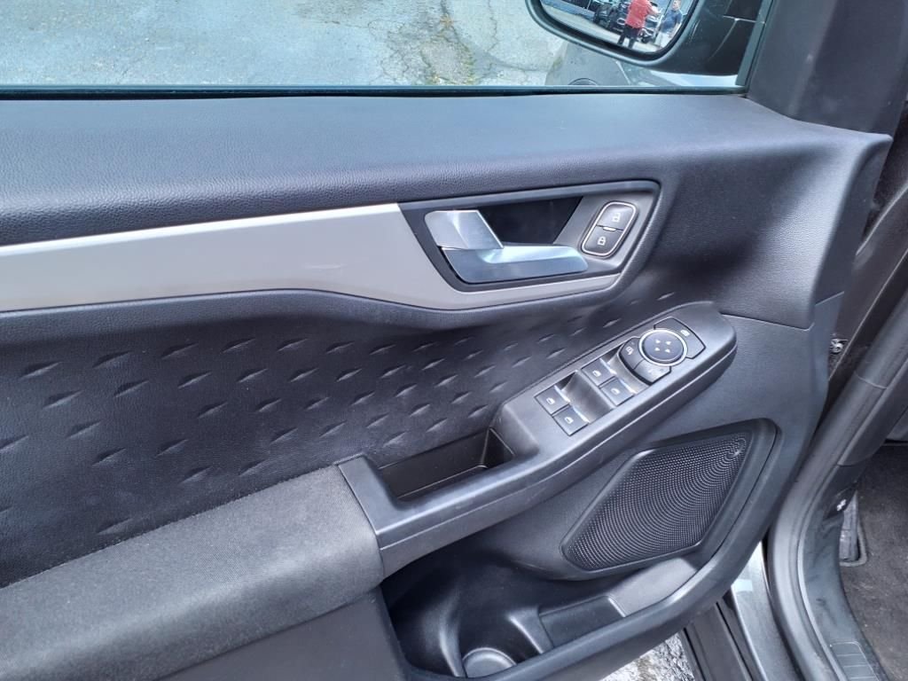 Used 2020 Gray Ford SE image 9