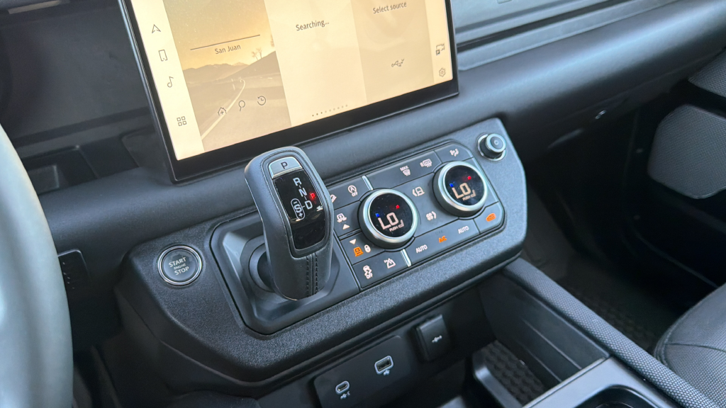 Used 2024  Land Rover Outbound image 21