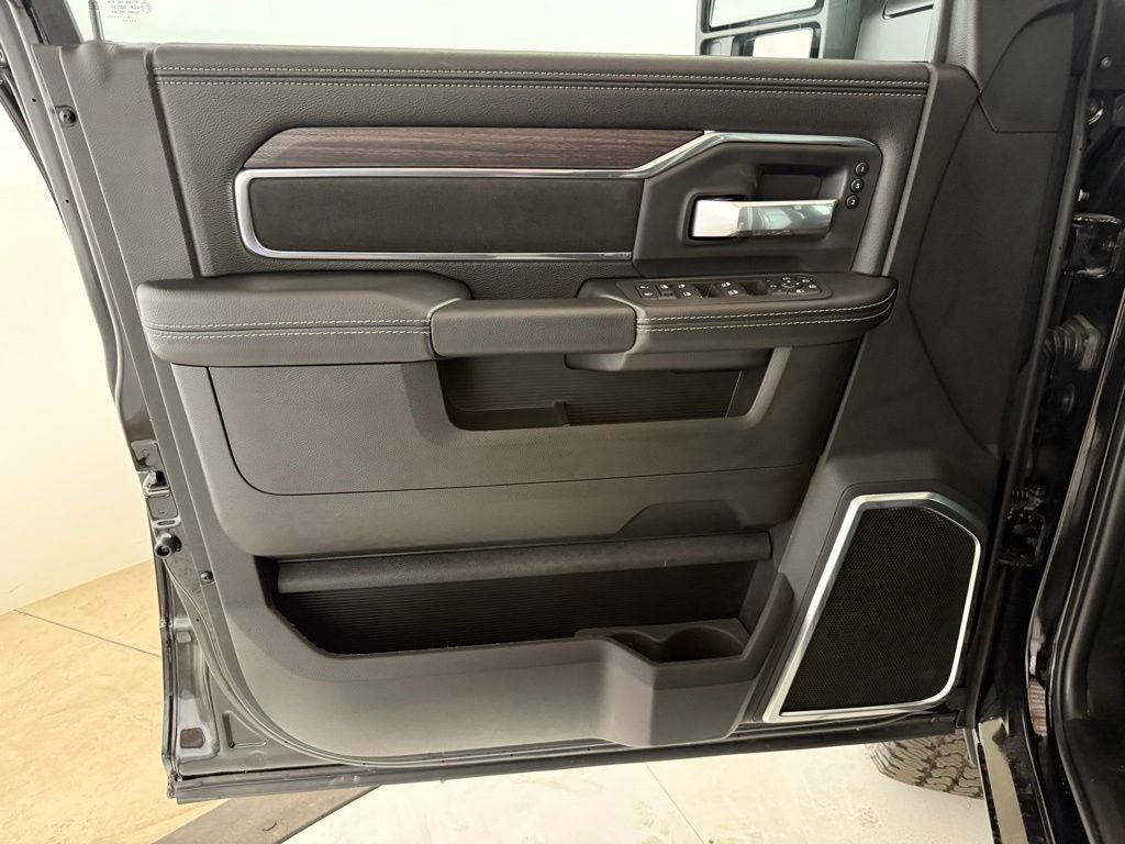 2026 RAM 3500 Laramie - Photo 11