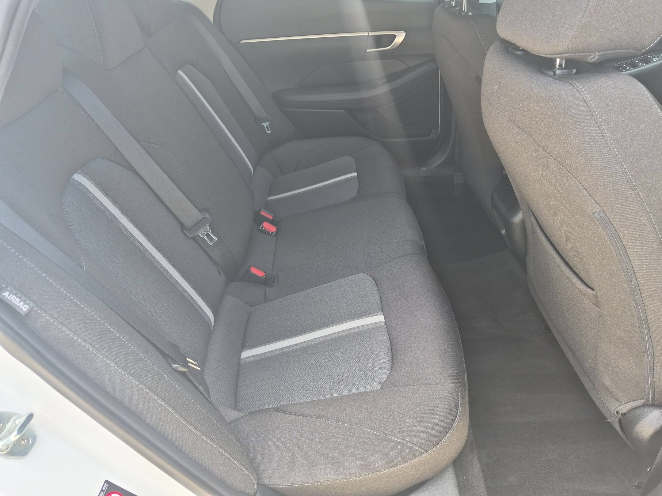 Used 2022 Quartz White Hyundai SE image 25
