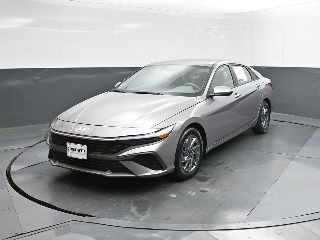 Used 2024 Silver Hyundai SEL image 34