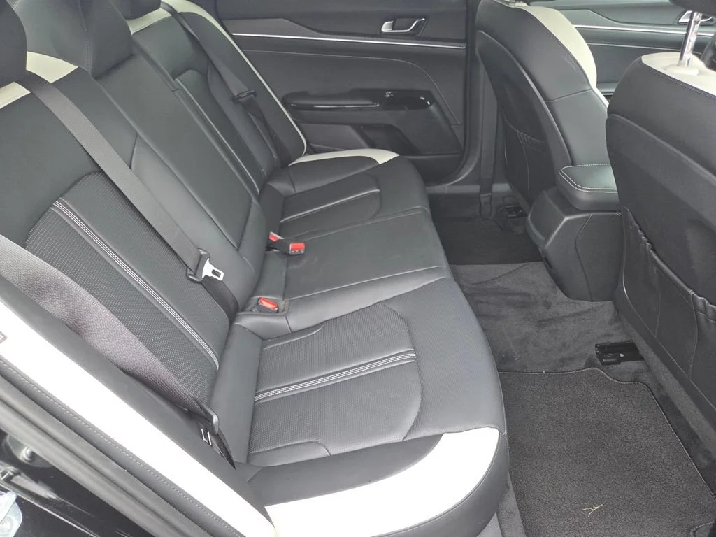 Used 2025 Aurora Black Pearl Kia GT-Line image 5
