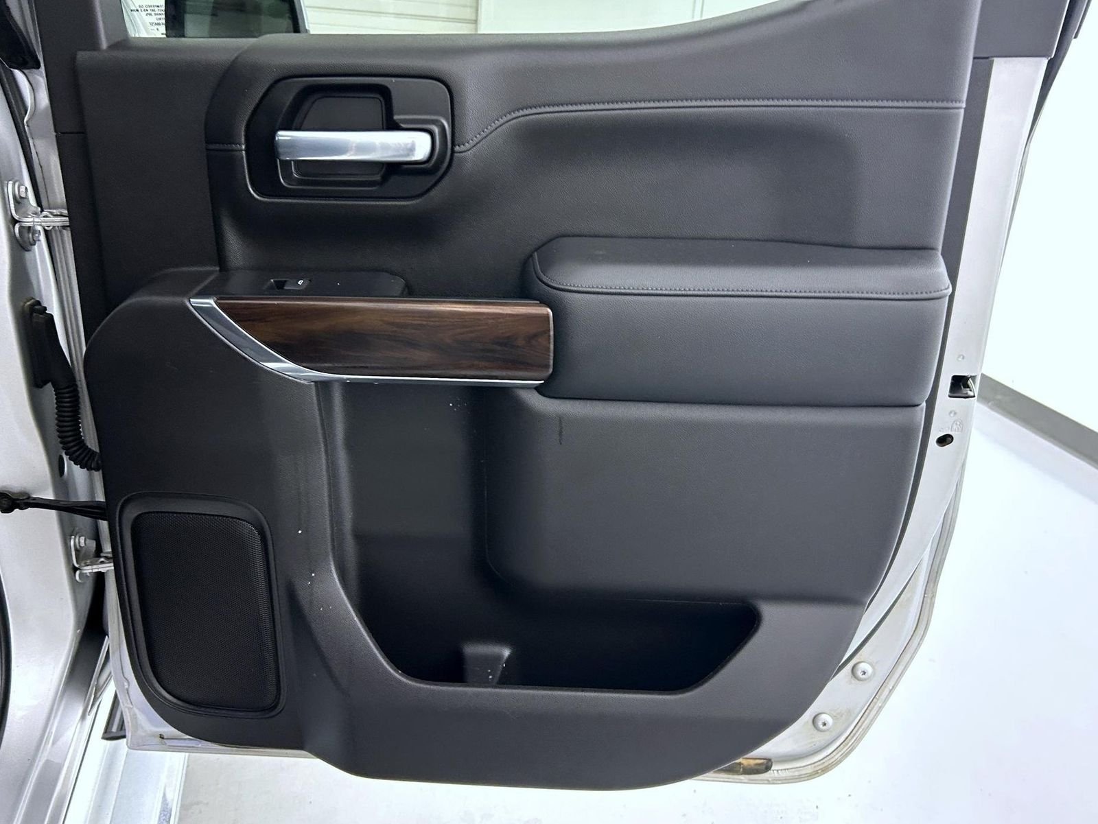 Used 2021 Silver GMC SLT image 17