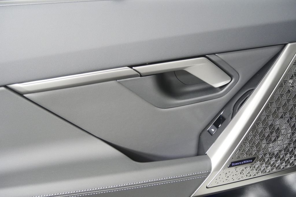 New 2027 Alpine White BMW Base image 14