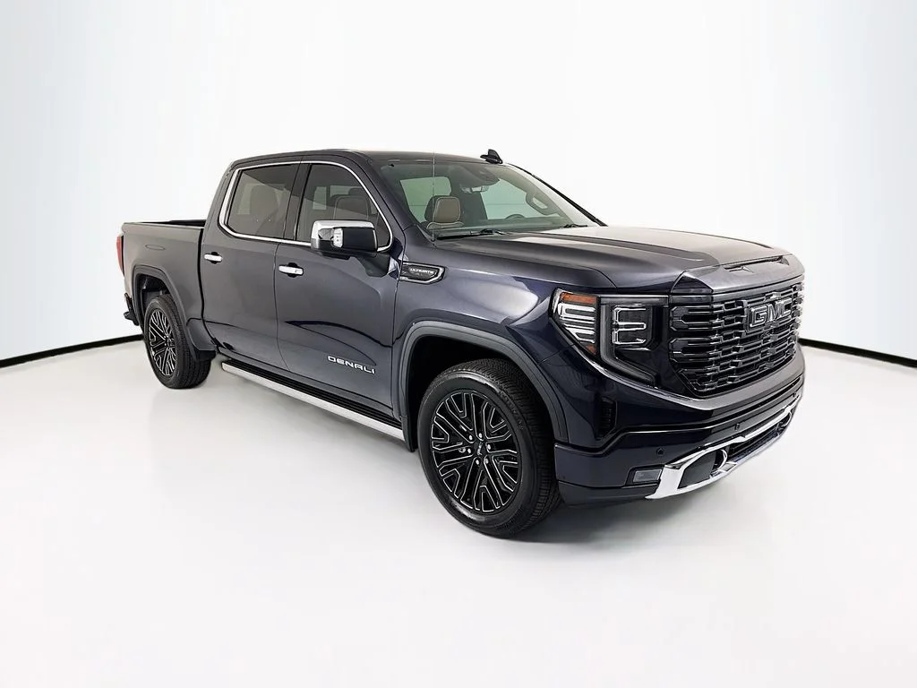 Used 2022 Silver GMC Denali Ultimate image 3