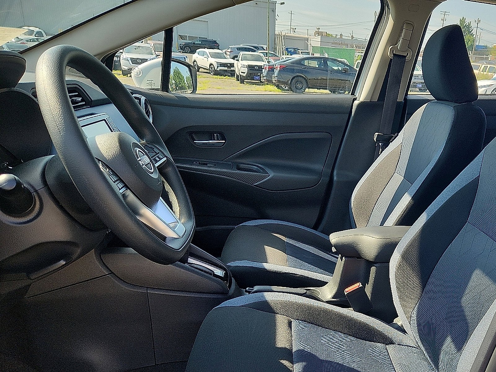 2025 Nissan Versa Sedan SV - Photo 10