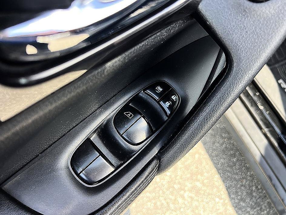 Used 2019 Magnetic Black Pearl Nissan S image 20