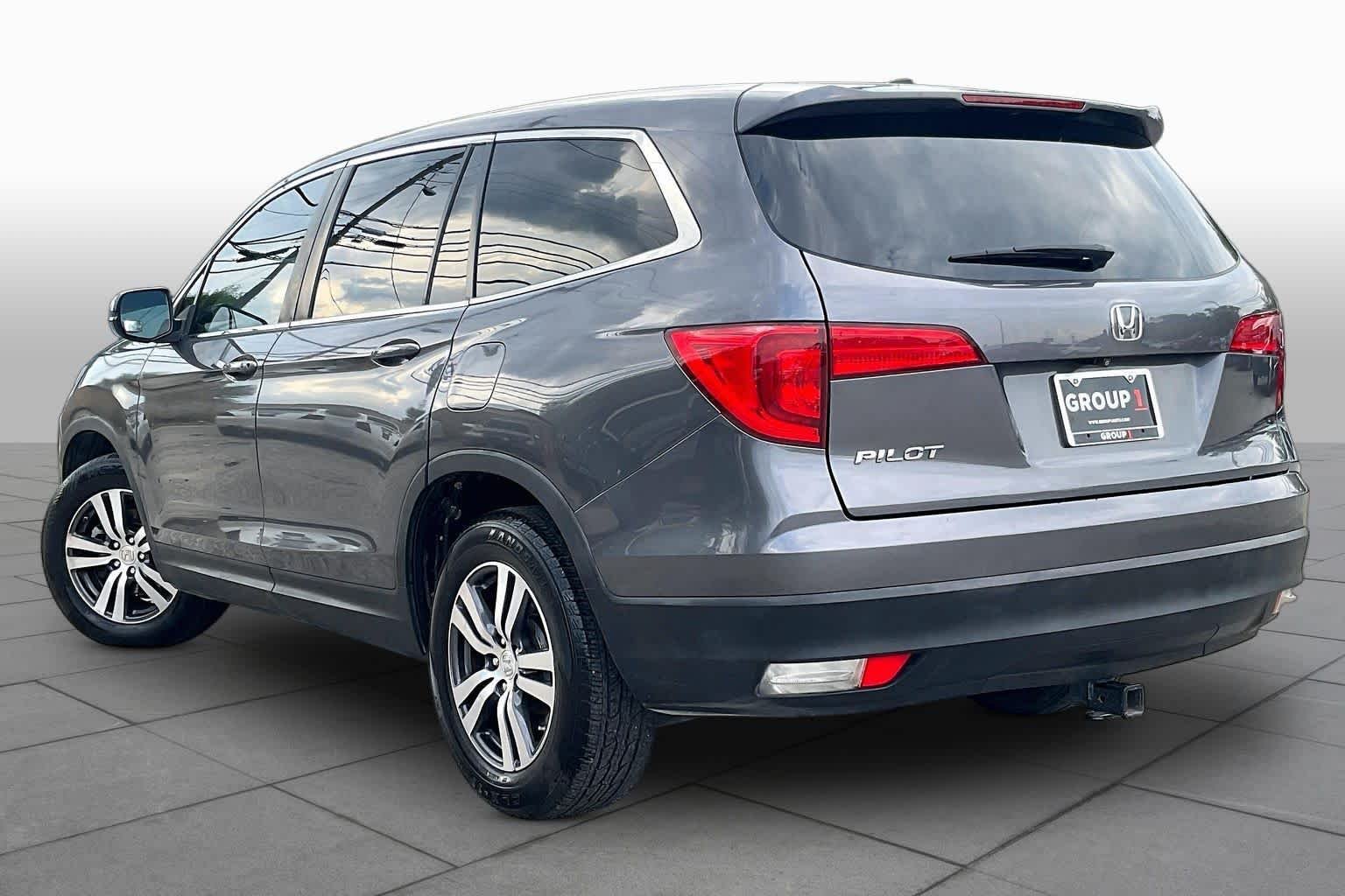 Used 2017  Honda EX image 12
