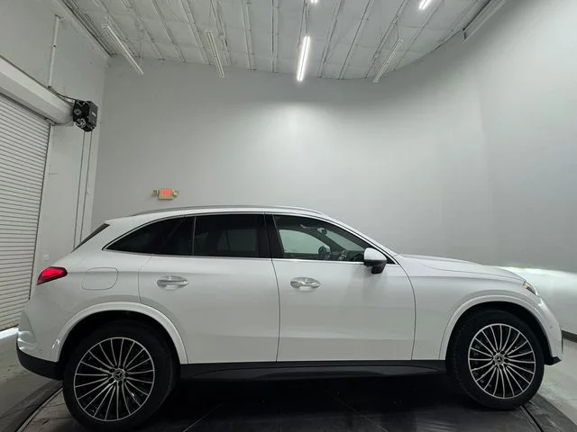 New 2026 MANUFAKTUR Moonlight Whit Mercedes-Benz GLC 300 image 13