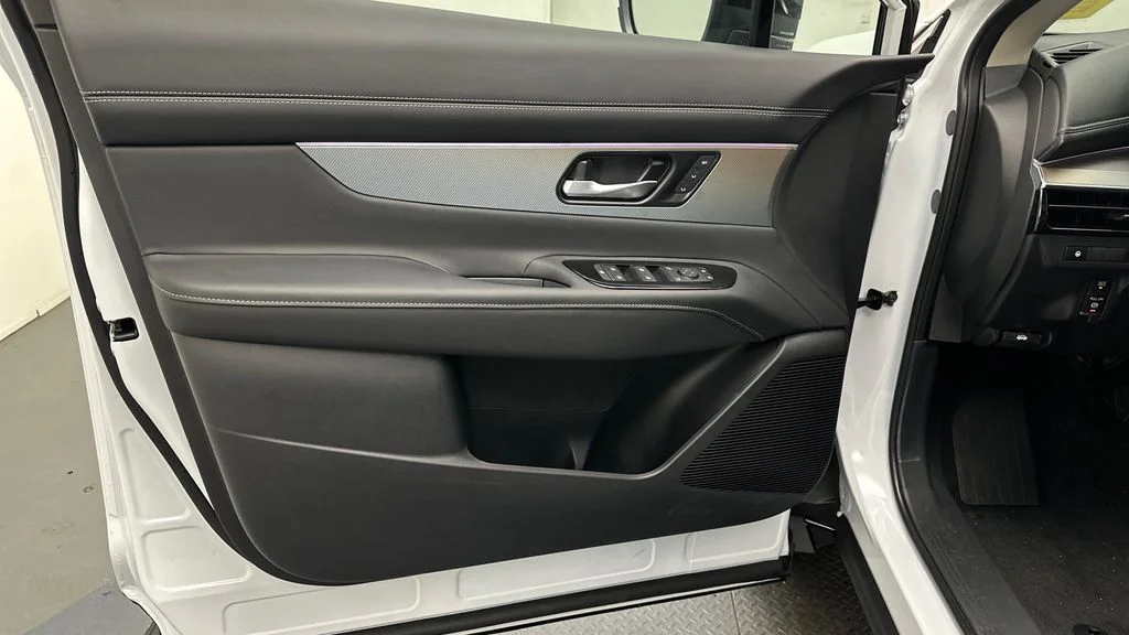 New 2026 White Nissan SL image 15