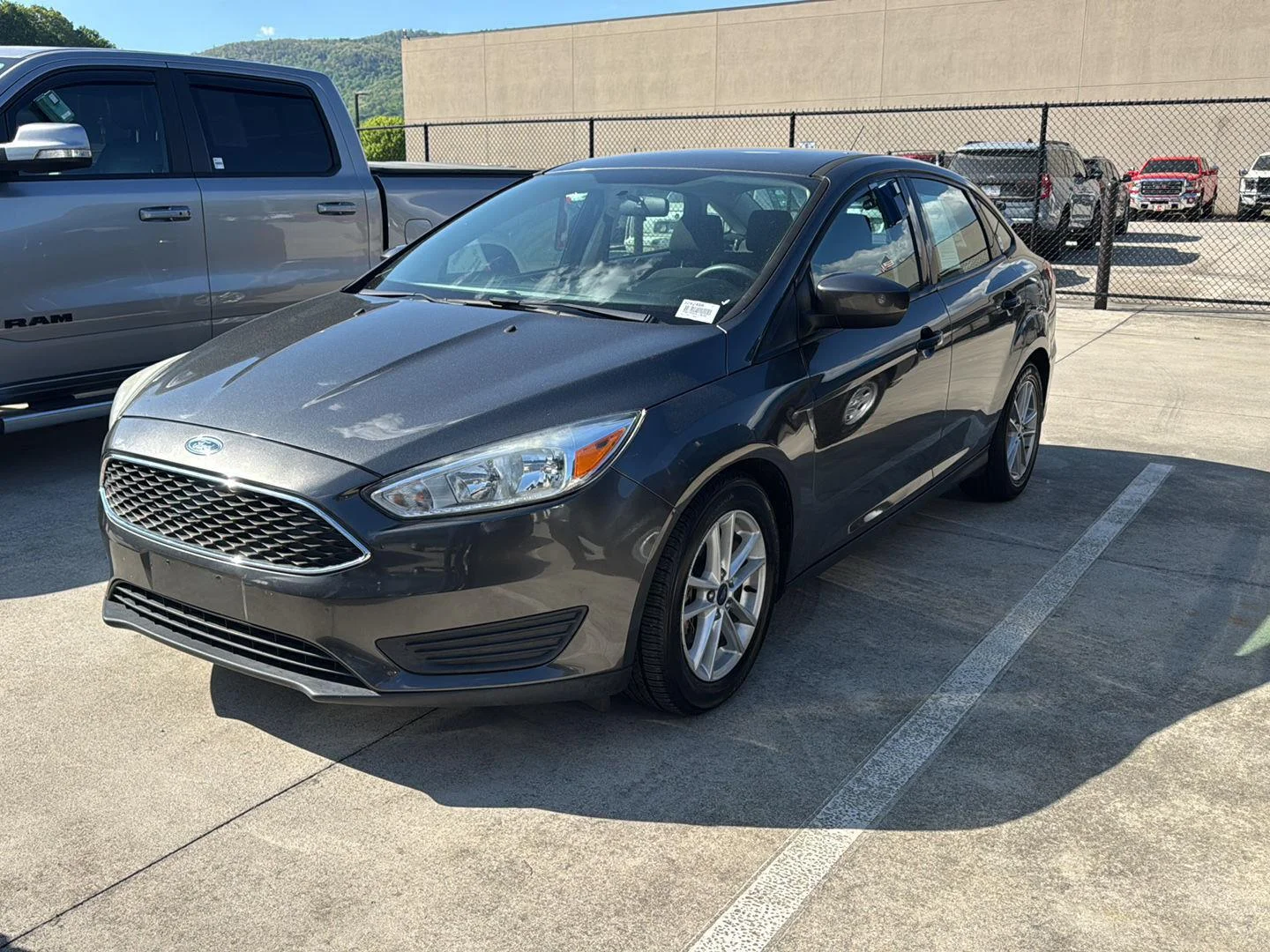 2018 Ford Focus Sedan SE's photo