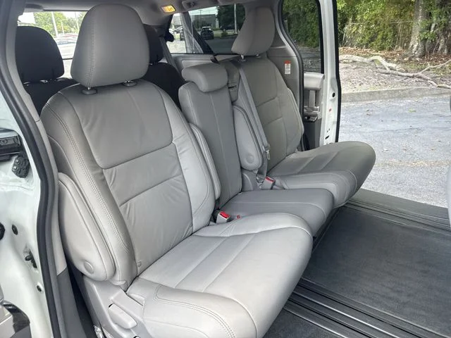 Used 2018 White Toyota XLE image 11