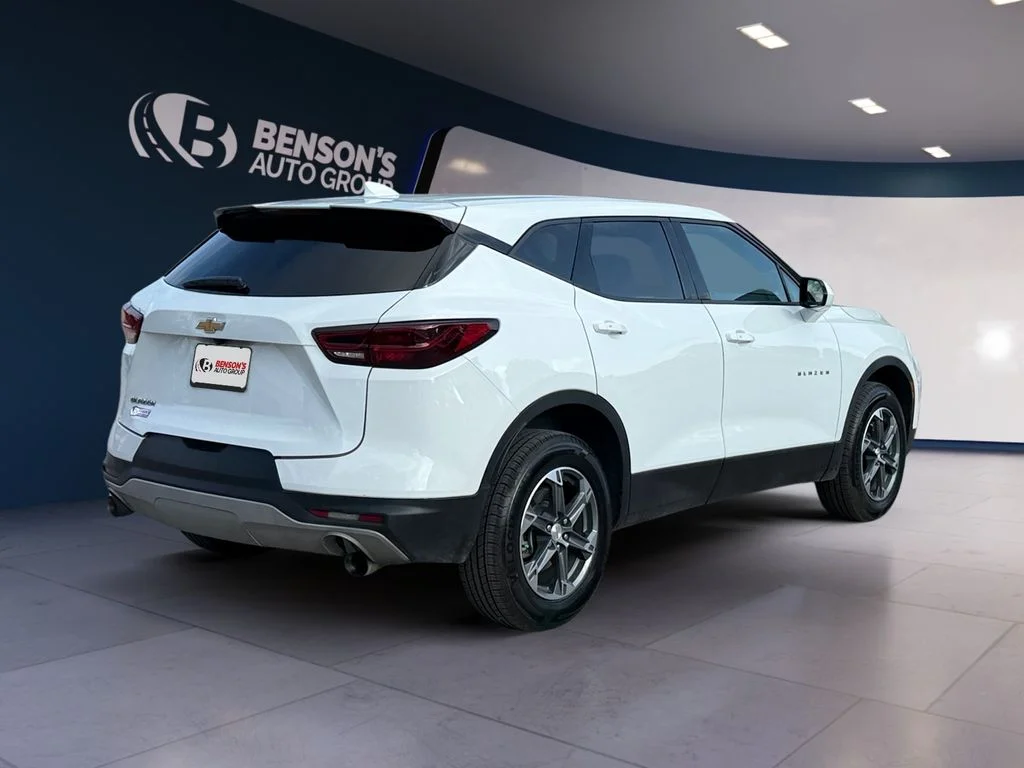 Used 2025 White Chevrolet LT image 5