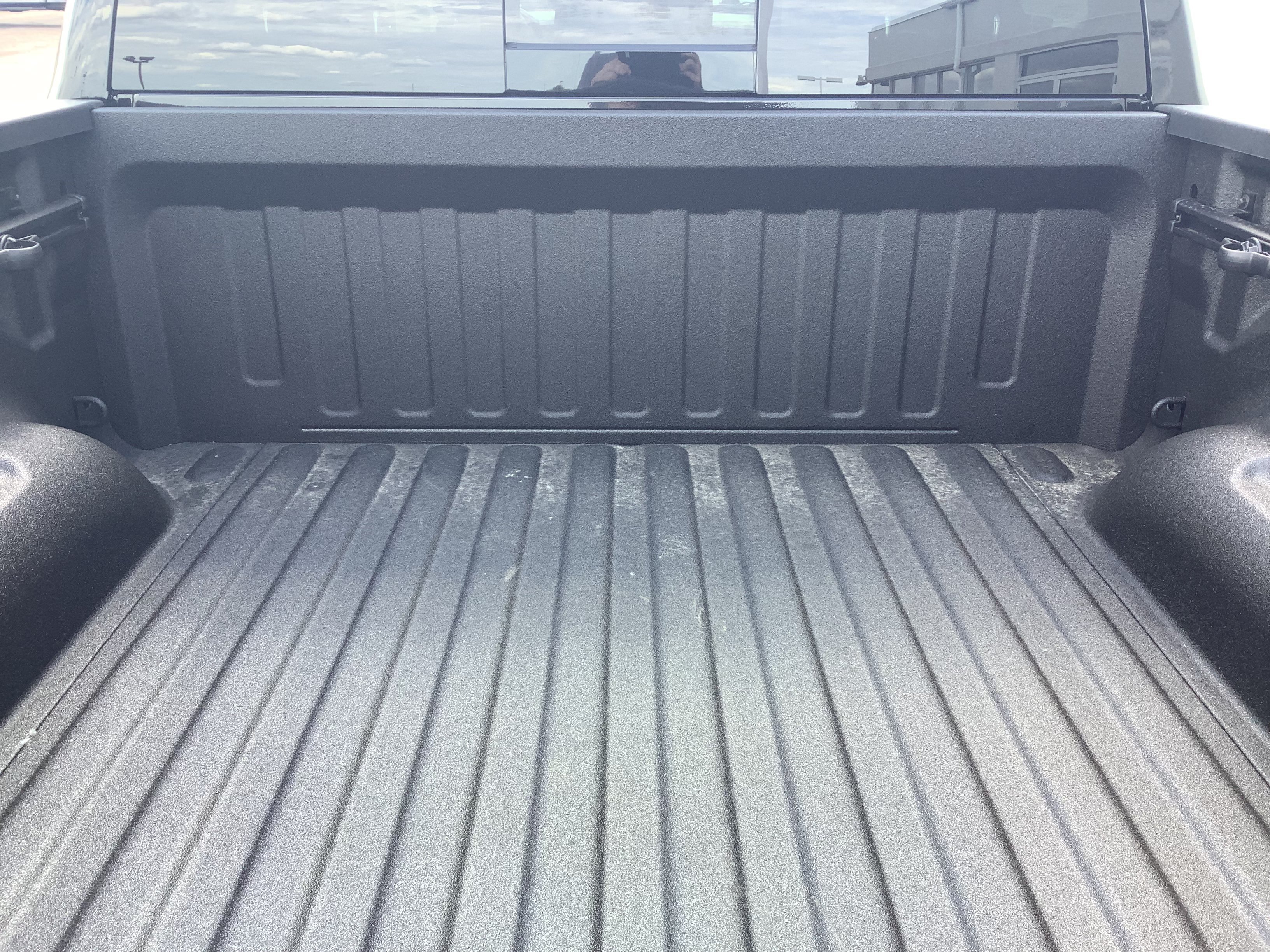 New 2026 Diamond Black Crystal Pearl-Coat Exterior Paint RAM Laramie image 8