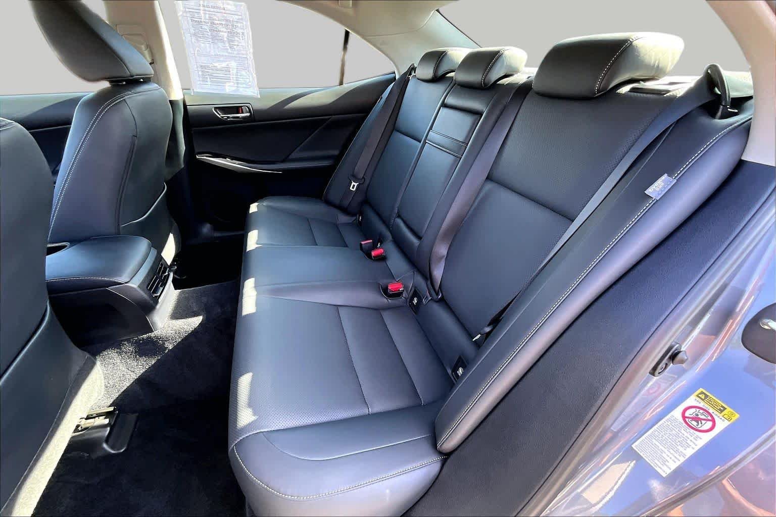 Used 2014 Nebula Gray Pearl Lexus  image 18