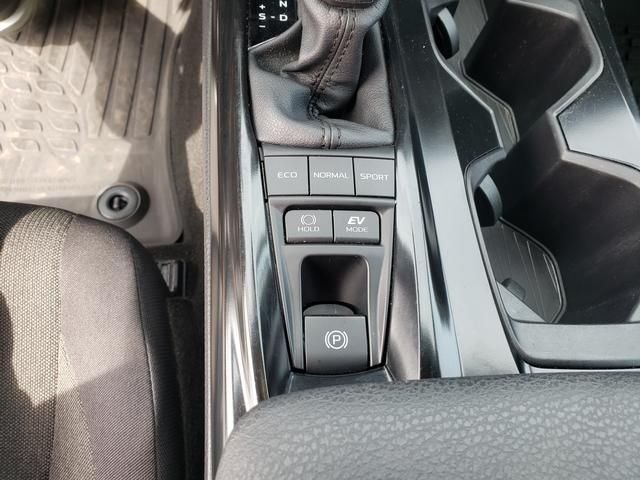 Used 2025 White Toyota LE image 22
