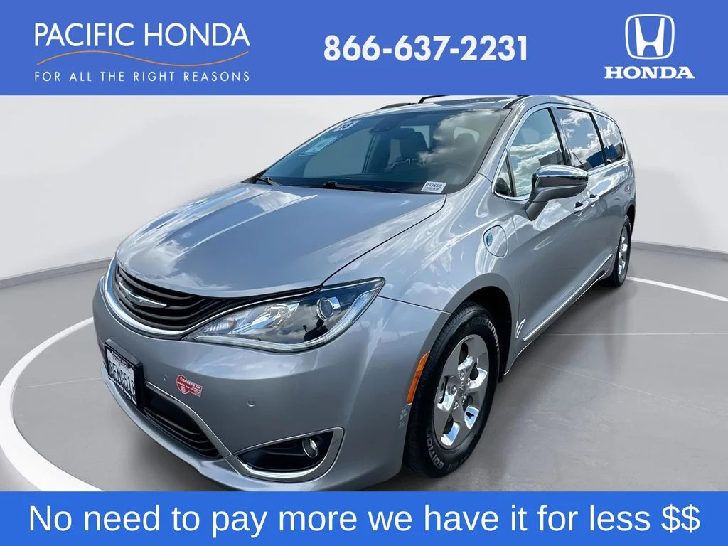 2018 Chrysler Pacifica Hybrid Limited's photo