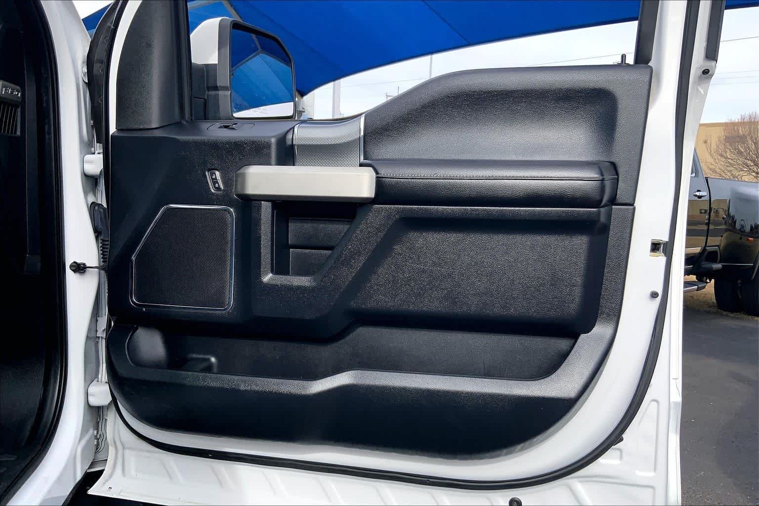 Used 2017 Oxford White Ford Lariat image 22
