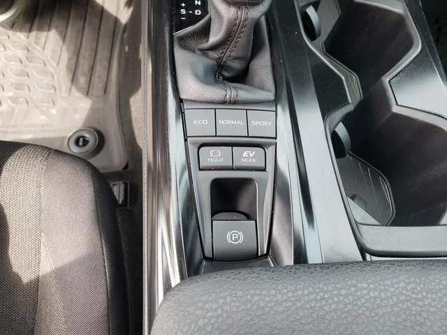 Used 2025 Ice Toyota LE image 22
