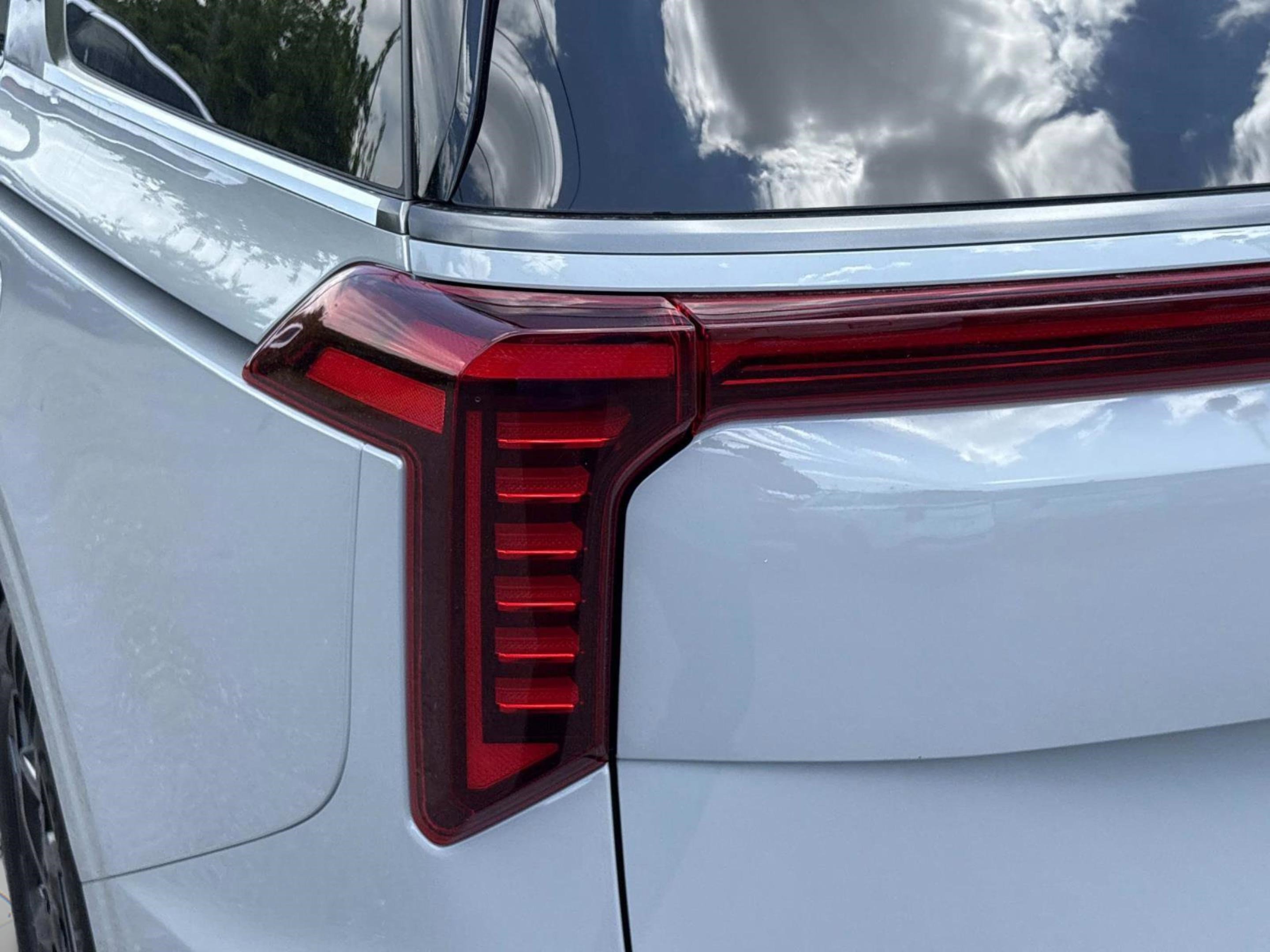 New 2026 Ceramic Silver Kia SX Prestige image 32