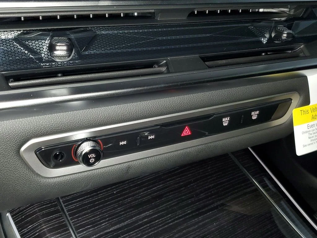 New 2026 Skyscraper Grey Metallic BMW sDrive40i image 22