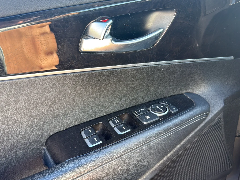 Used 2017 Silver Kia LX image 26