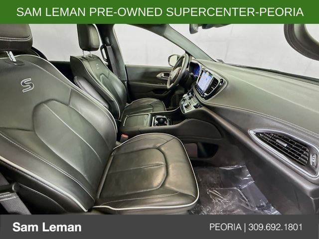 Used 2025 White Chrysler Limited image 29