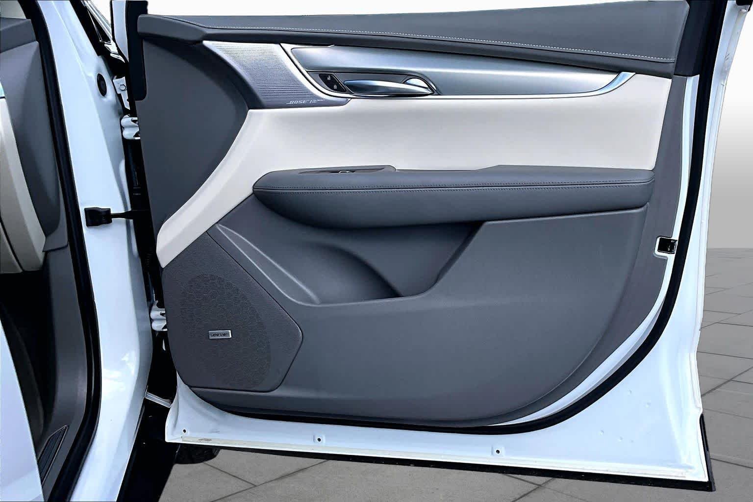 Used 2020 Crystal White Tricoat Cadillac Premium Luxury FWD image 27