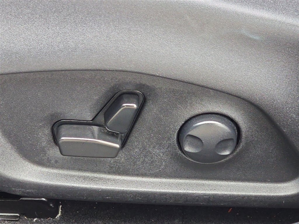 Certified Used 2025 Black Jeep Latitude image 21