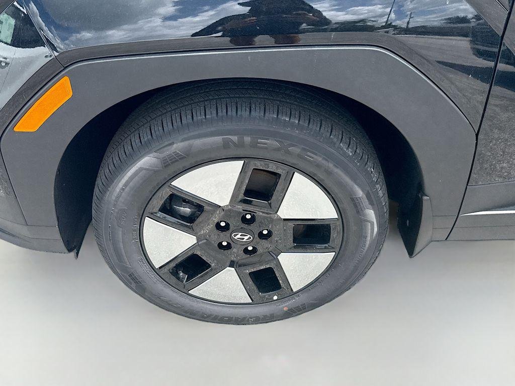 New 2026 Phantom Black Hyundai SE image 23