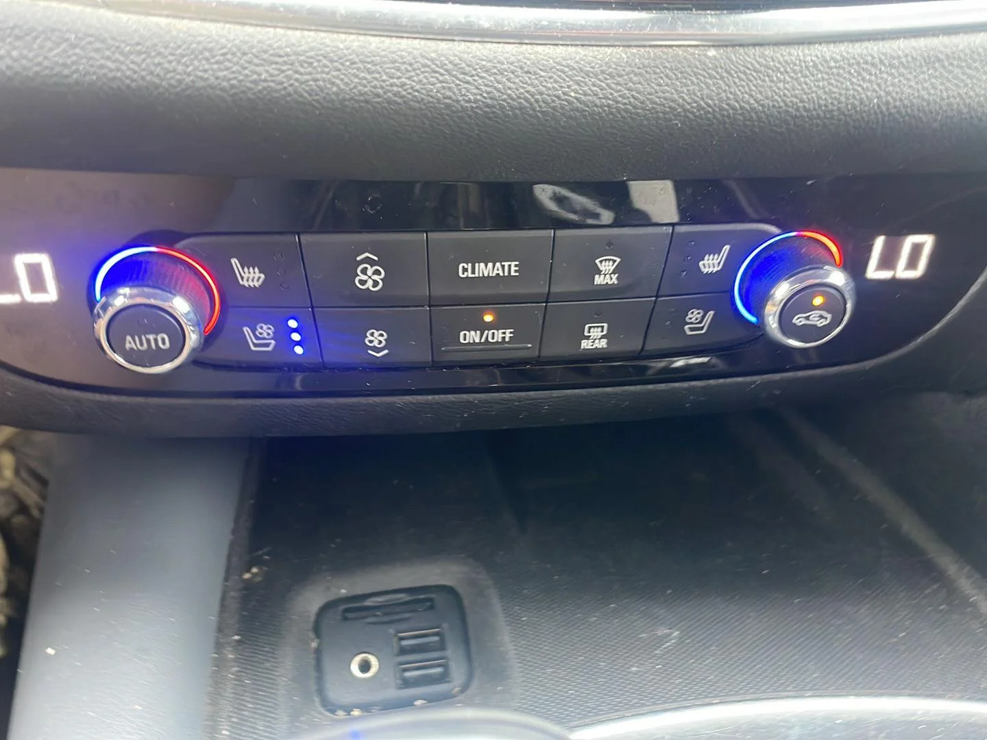 Used 2020 Summit White Buick Premium image 4