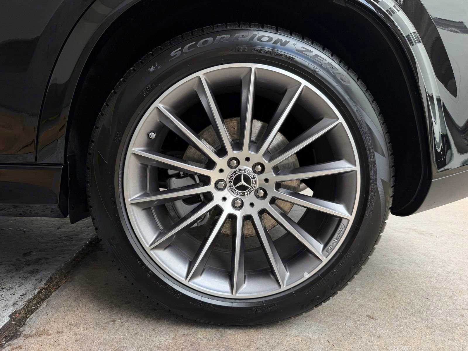 New 2026 Obsidian Black Metallic Mercedes-Benz GLE 580 image 47