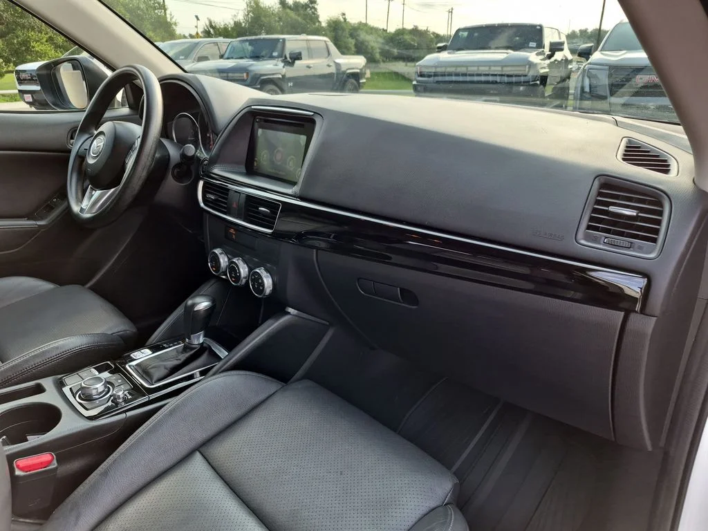Used 2016 White Mazda Sport image 36