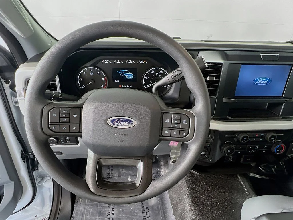 2025 Ford F-350 Super Duty Chassis Cab XL - Photo 7