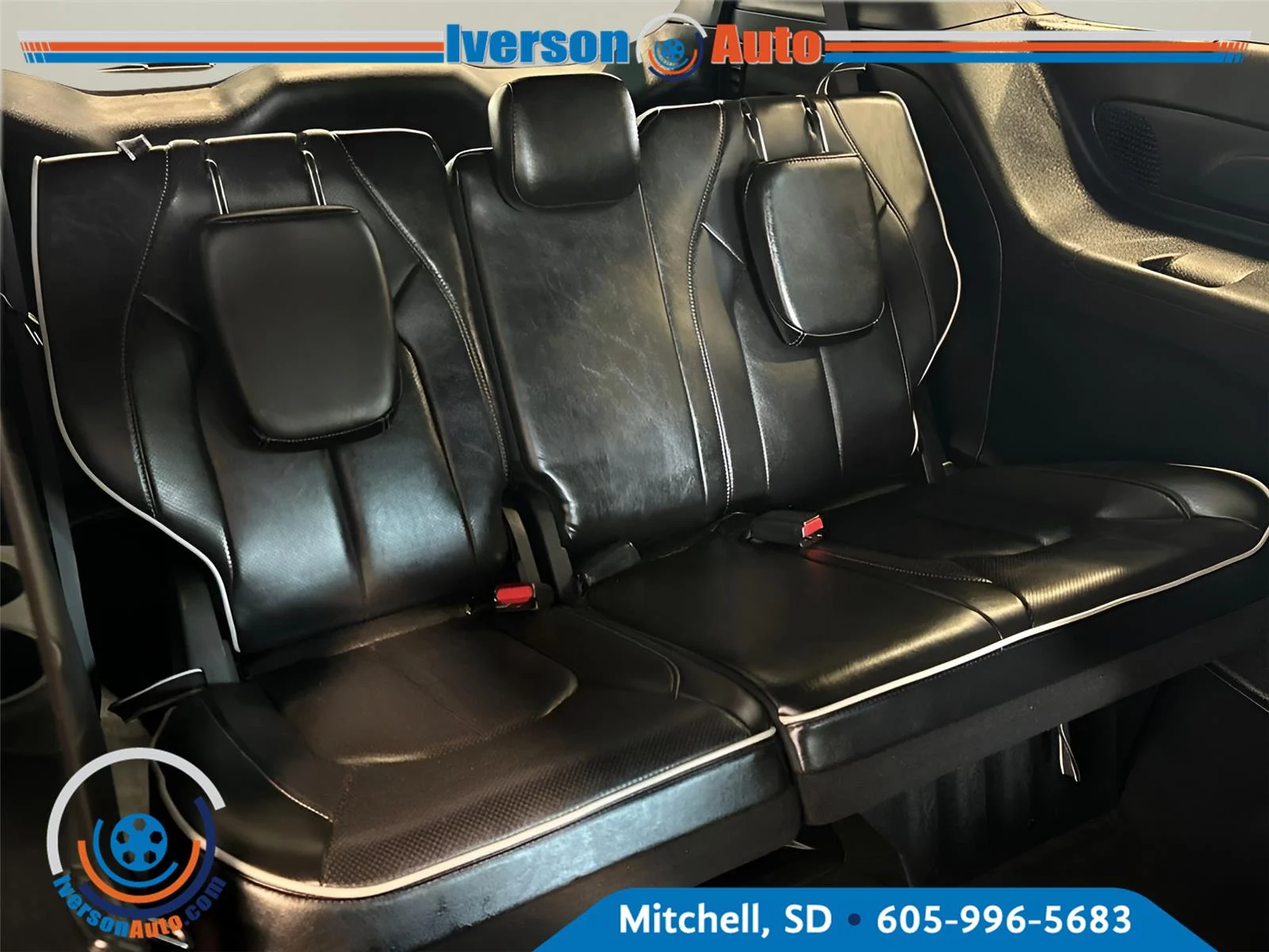 Used 2025 Ceramic Gray Clearcoat Chrysler Limited image 32