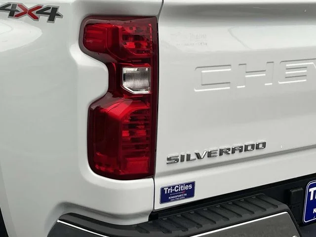 Used 2025 White Chevrolet LT image 5