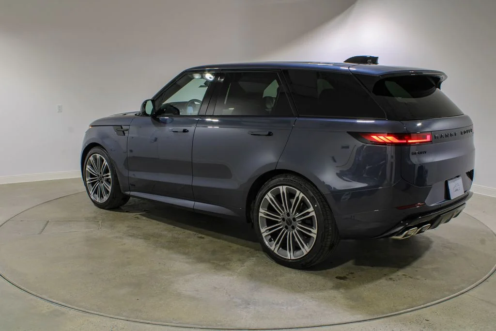 New 2026 Varesine Blue Land Rover Dynamic SE P530 V8 image 3