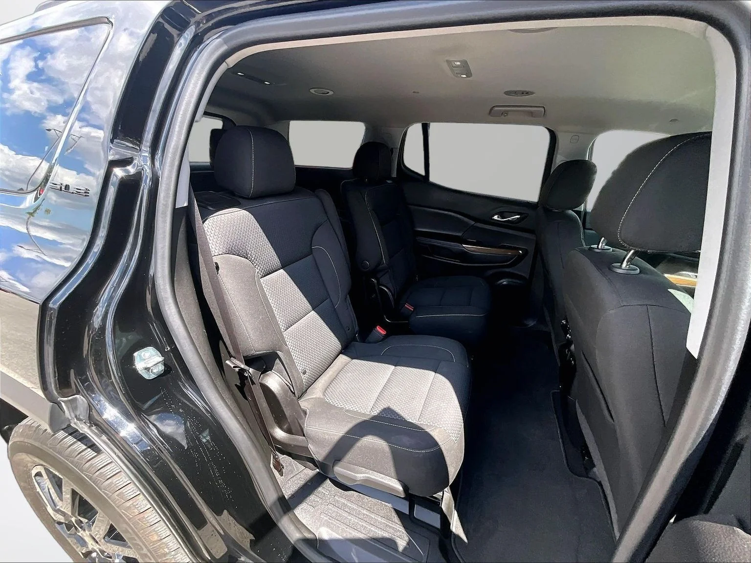 Used 2022 Black GMC SLE image 28