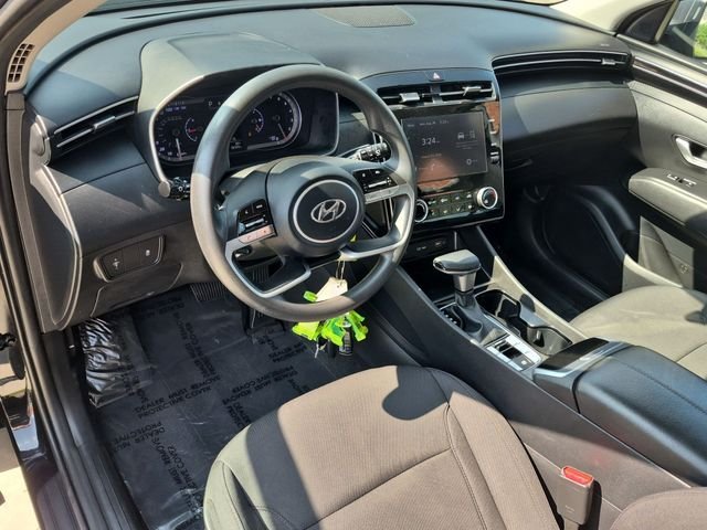 Used 2023 Black Hyundai SE image 10