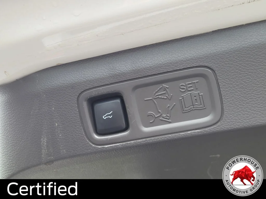 Used 2021 White Ford Limited image 15